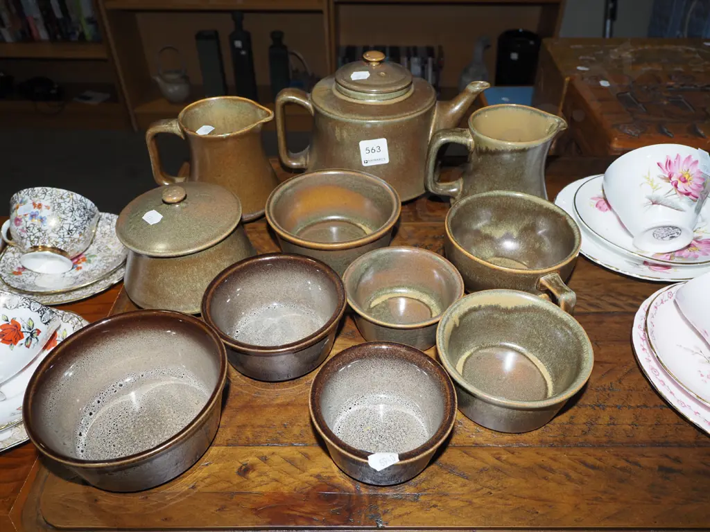 Temuka teapots, sugars, bowls etc Image 1++