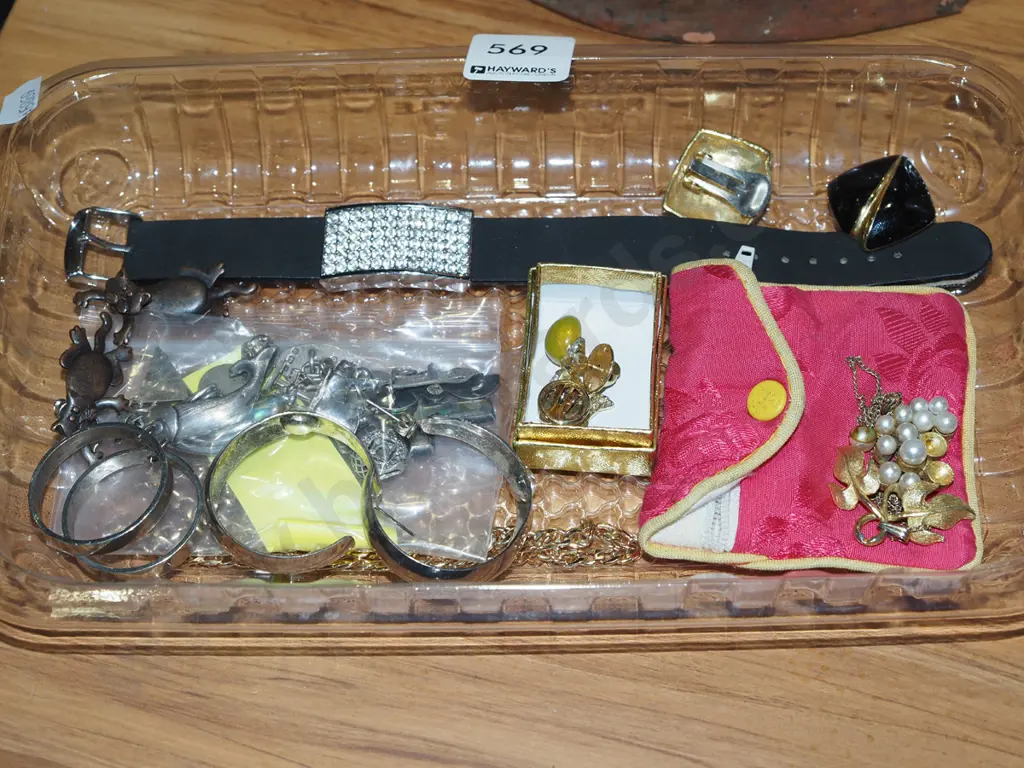 tray of costume jewellery Image 1++