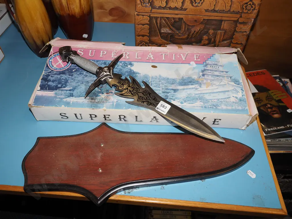 boxed reproduction fantasy knife L430 Image 1++
