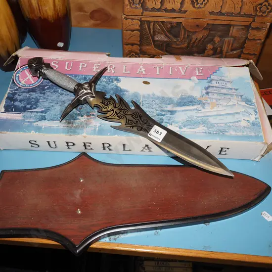 boxed reproduction fantasy knife L430