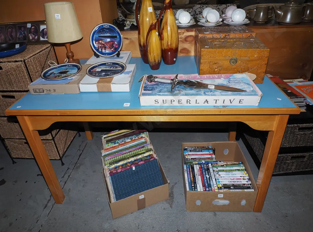 oak and blue formica topped kitchen table H690 W1240 D630 Image 1++