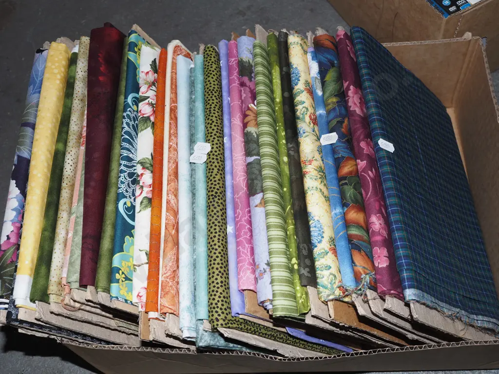 box of fabric pieces Image 1++