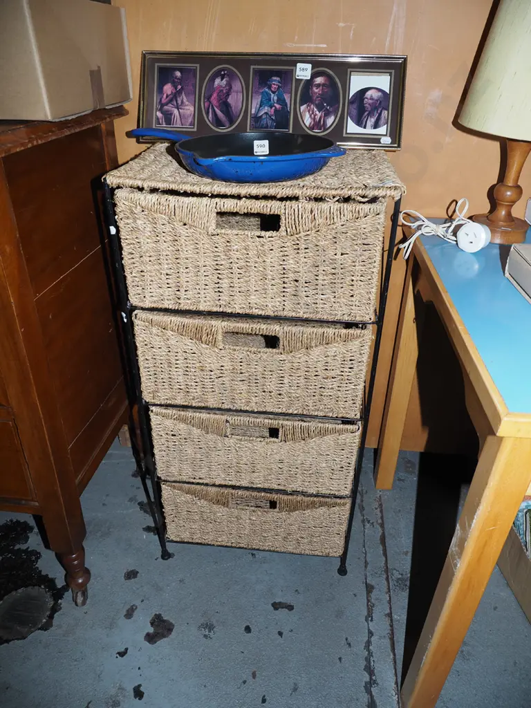 metal and seagrass shelves with 4 baskets H20 W410 D310 Image 1++