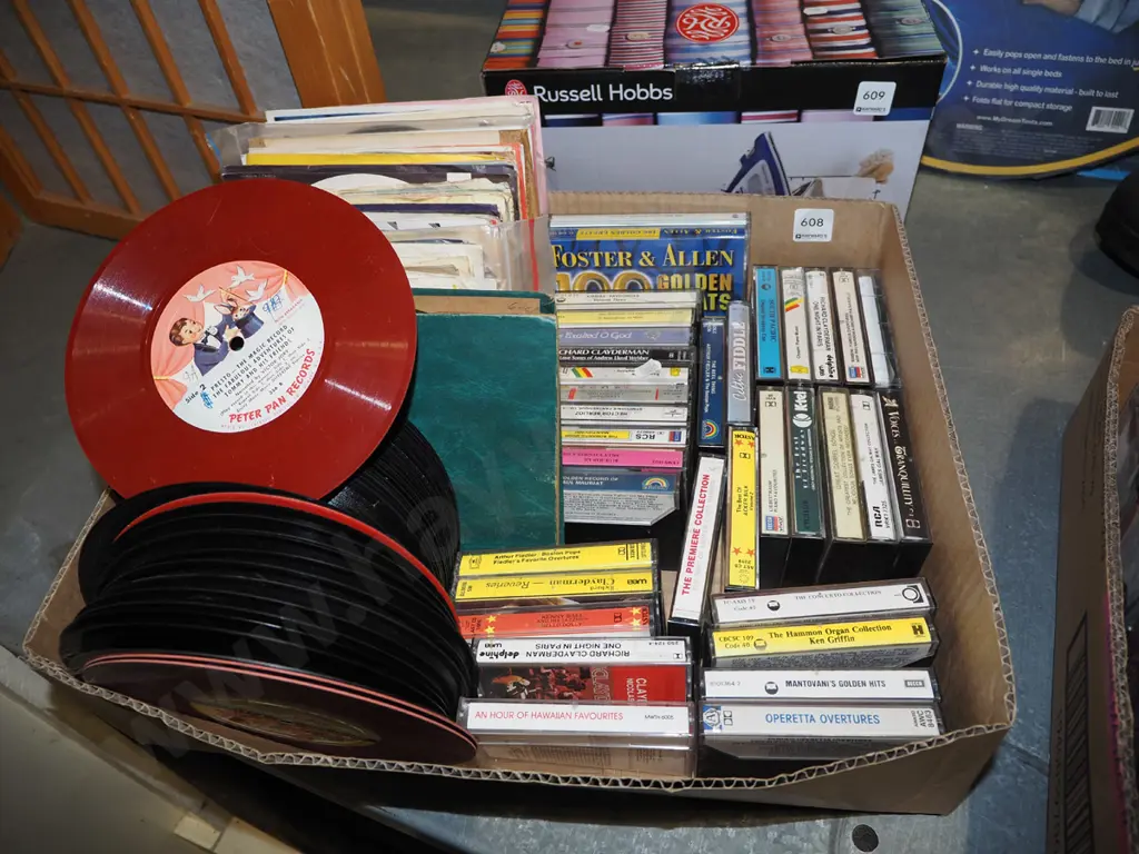 box; tape cassettes, 45s Image 1++