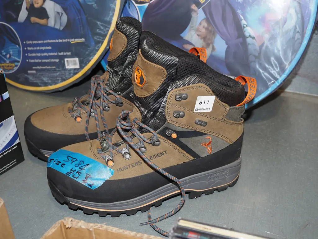 pair of as new Hunters Elements boots size EU42 Image 1++