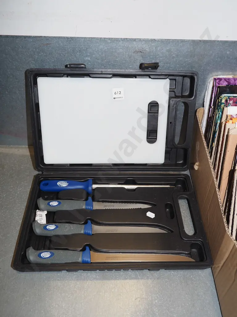 Jarvis Walker cased filleting knife set Image 1++