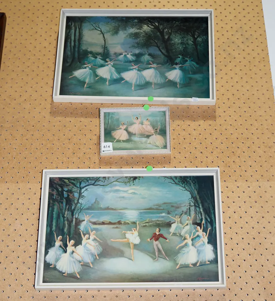 3x ballerina prints - green dots Image 1++