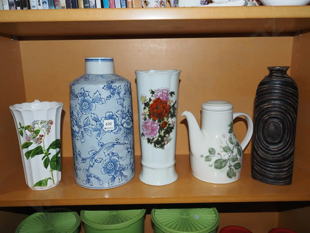 4x vases, Royal Albert coffee pot Vase H330 Image 1++