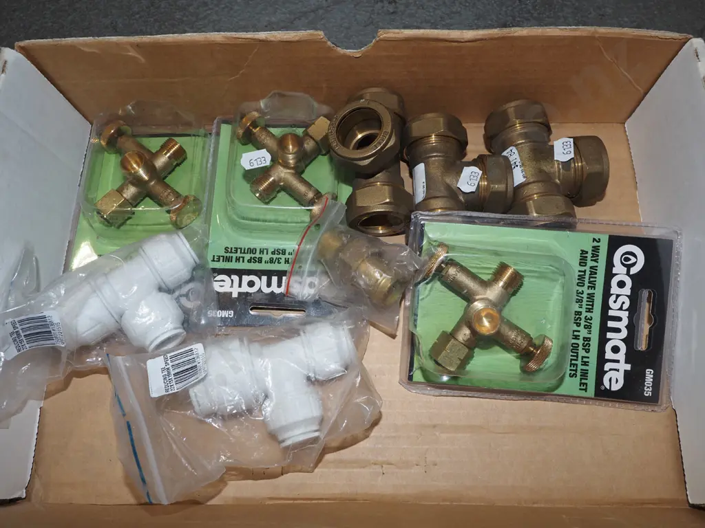 box; plumbing and gas fittings Image 1++