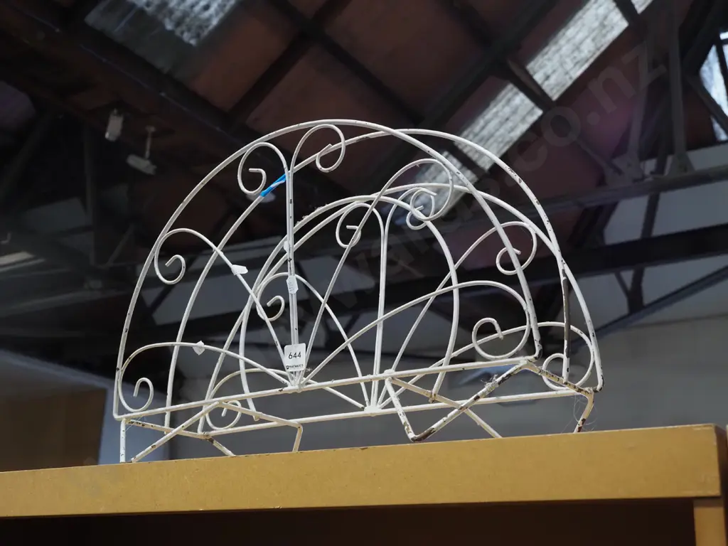 wrought metal magazine rack H320 Image 1++