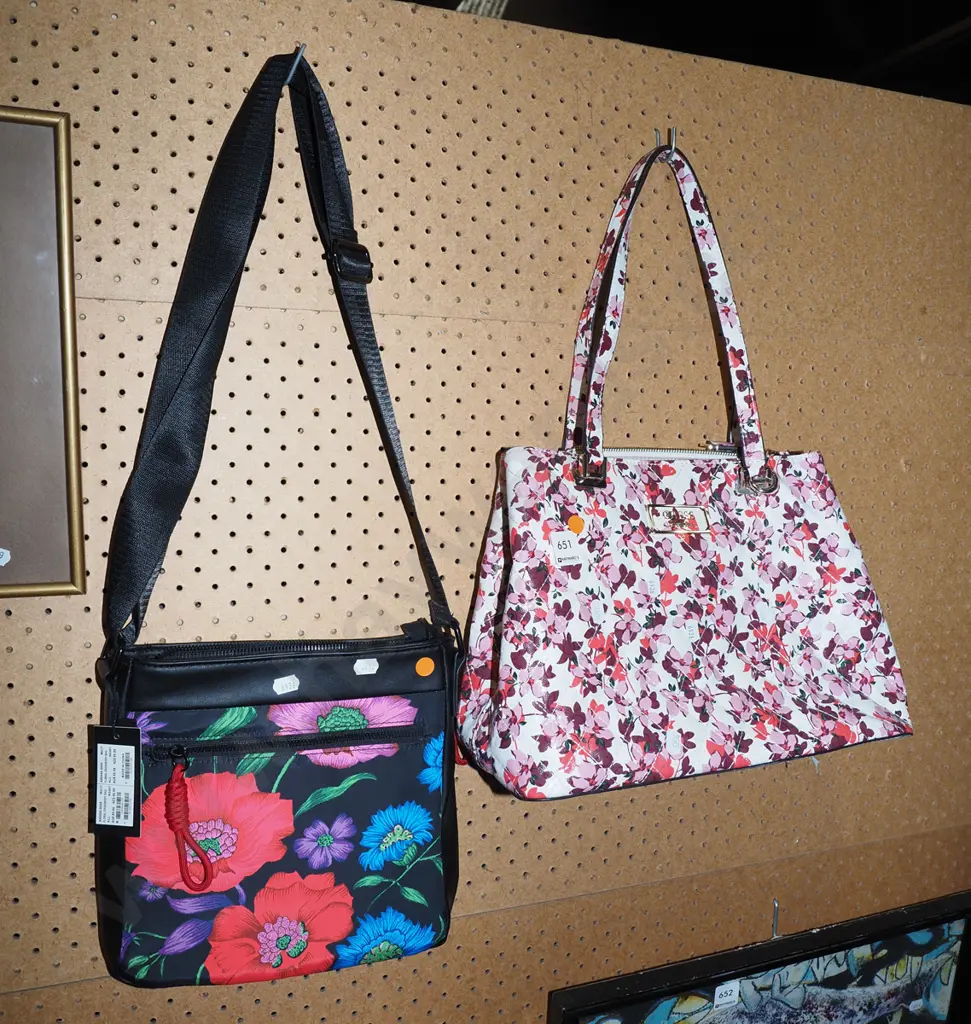 2x ladies handbags - orange dots Image 1++