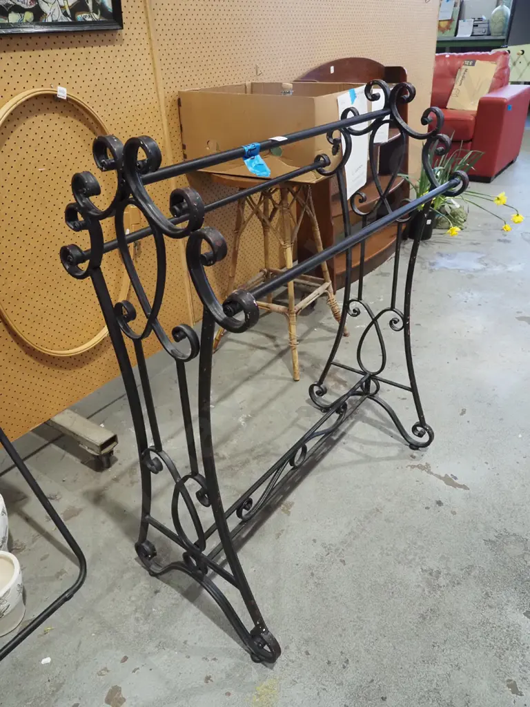metal towel rail Image 1++