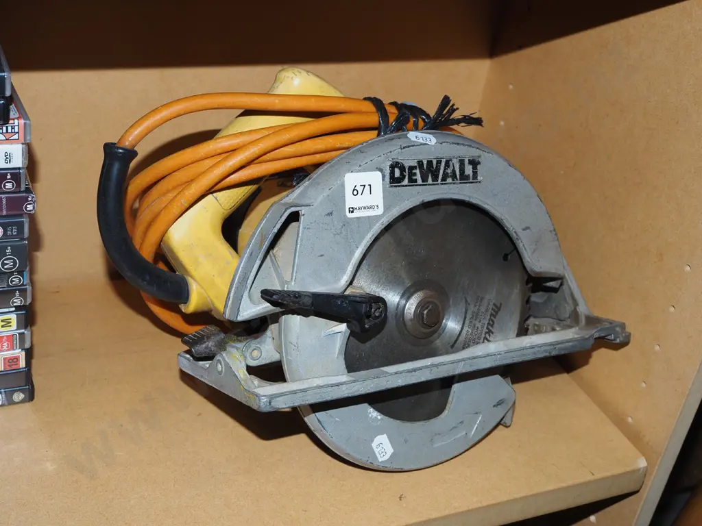 Dewalt corded skilsaw Image 1++