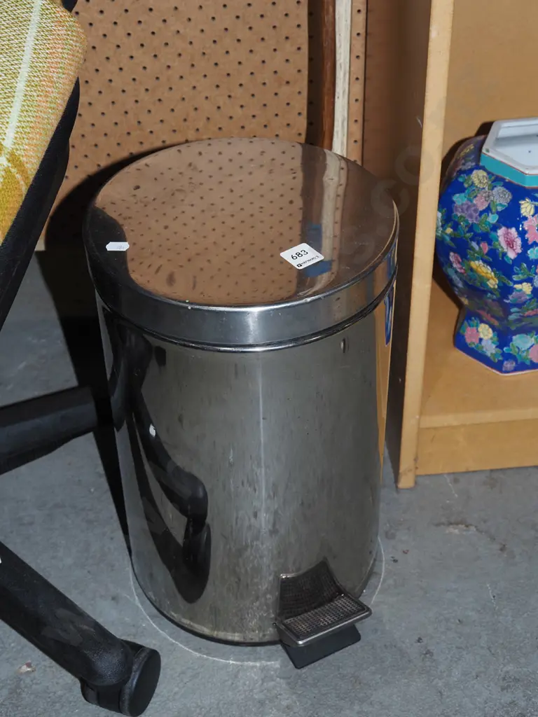 chrome flip top rubbish bin Image 1++