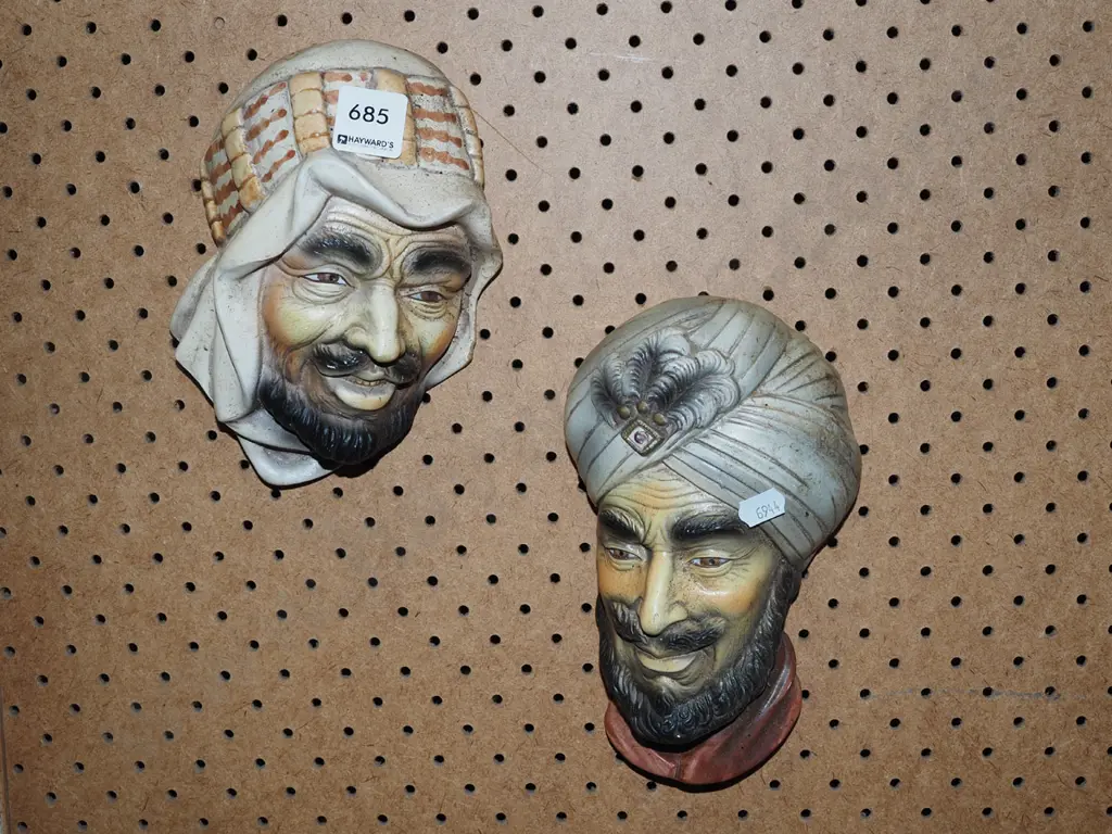 2x Japanese male wall mounted figurines Image 1++
