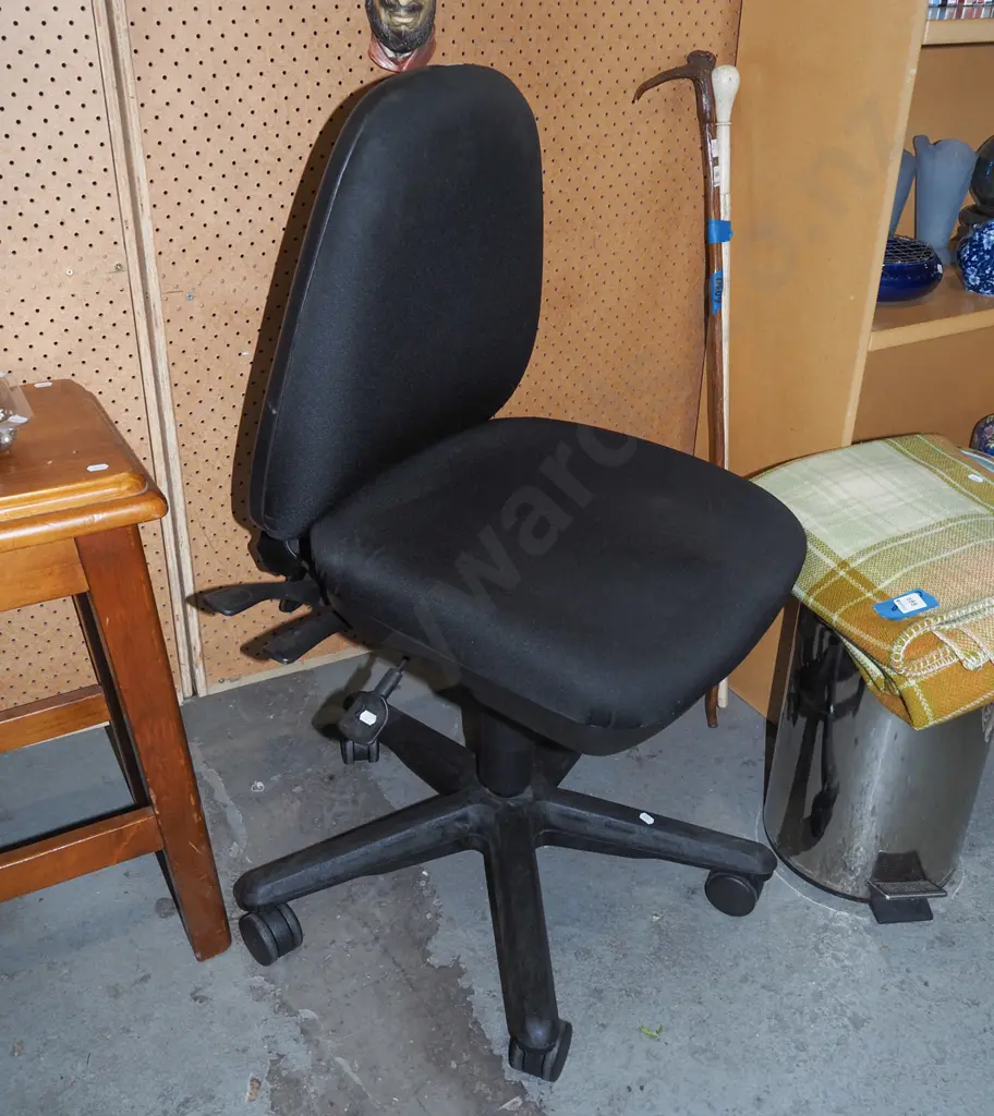 black office chair Image 1++