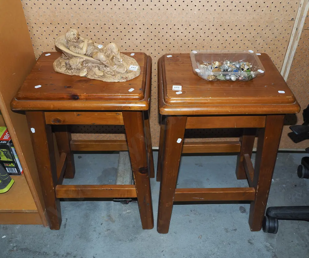 2x pine stools Image 1++