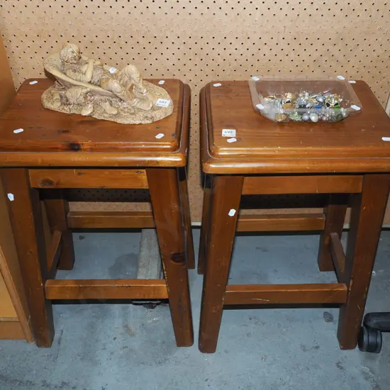 2x pine stools