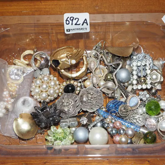 tray of costume jewellery
