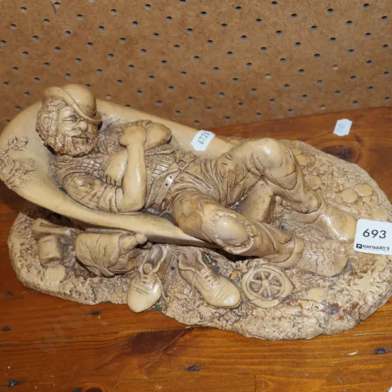 ceramic figurine - man in bath L300