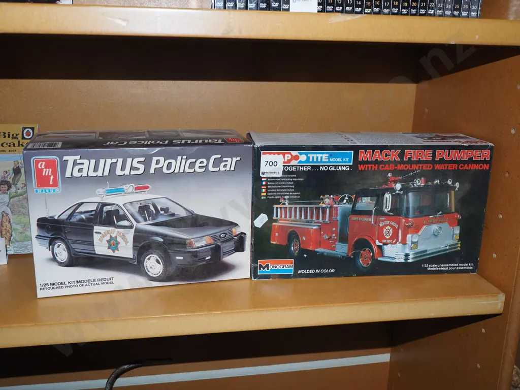 2x yet to be assembled plastic model vehicles Image 1++