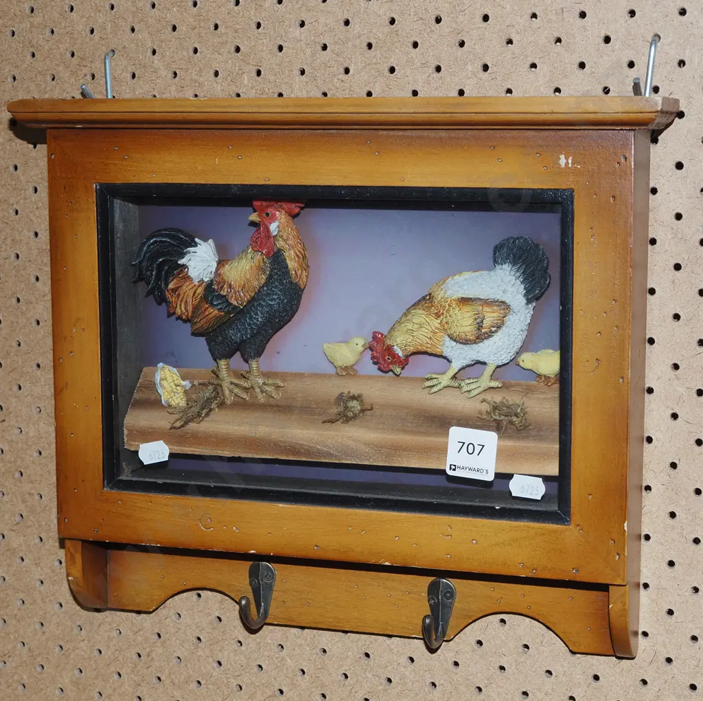 3D hanging poultry themed box with 2 coat hooks Image 1++