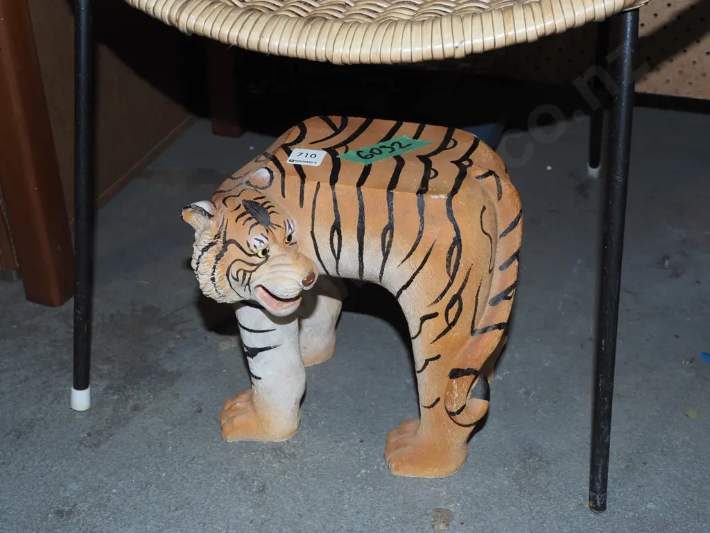 composite tiger themed jardiniere stand H250 Image 1++