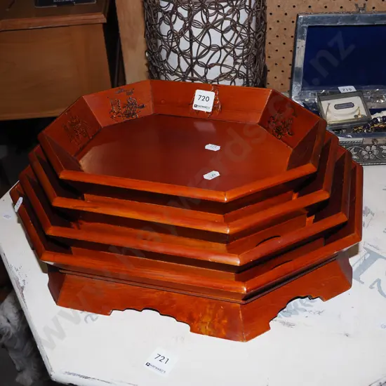 4x graduated wooden trays