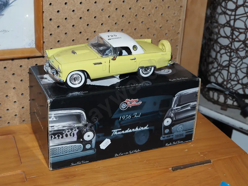 boxed diecast model of 1956 Ford Thunderbird Image 1++