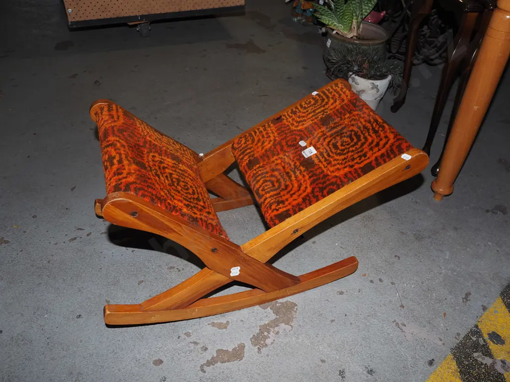 rimu rocking footstool Image 1++