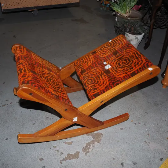rimu rocking footstool