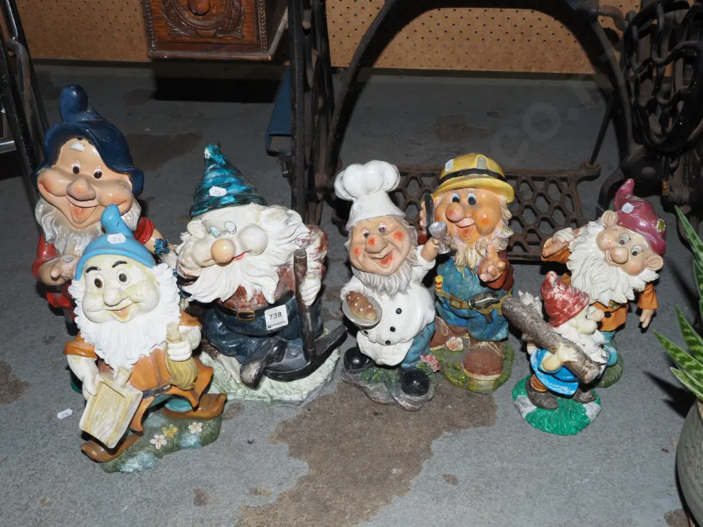 assorted garden figurines - 7x gnomes Tallest H370 Image 1++