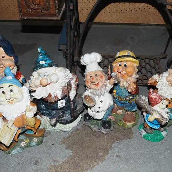 assorted garden figurines - 7x gnomes Tallest H370