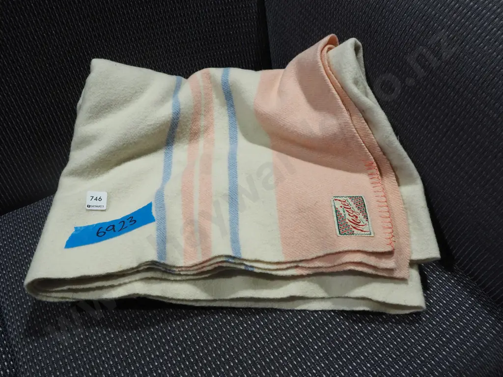woollen blanket Image 1++