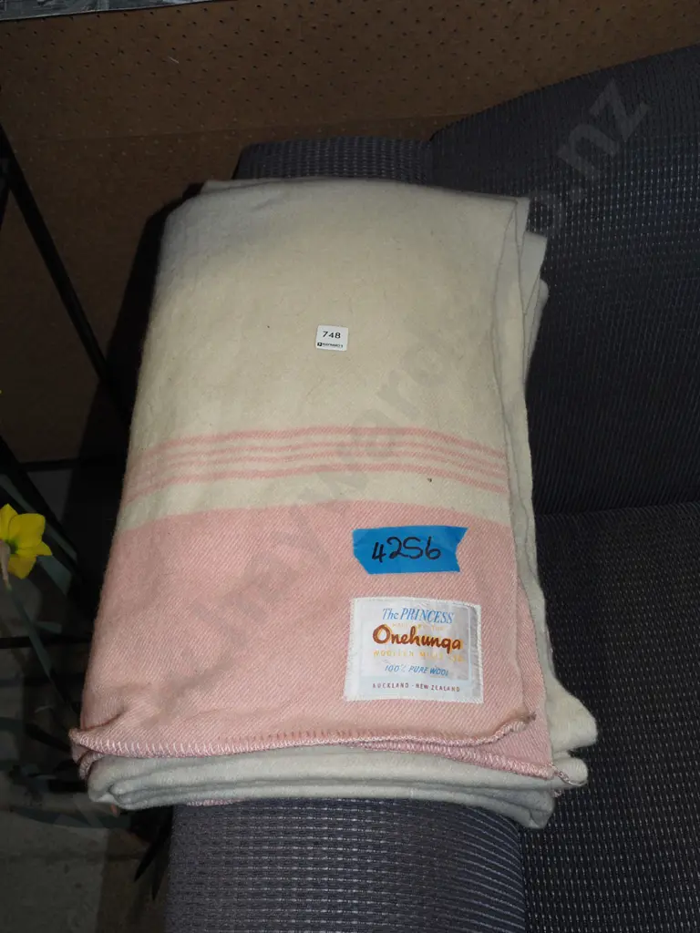 pink and white woollen blanket Image 1++