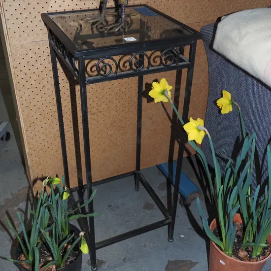 metal and glass top jardiniere stand H800