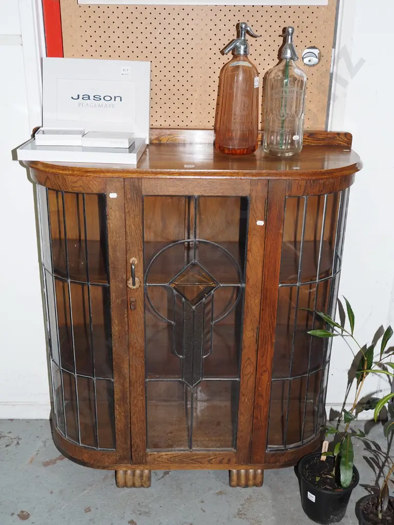 oak leadlight china cabinet - 1 pane needs replacing H1040 W920 D350 - key in office Image 1++