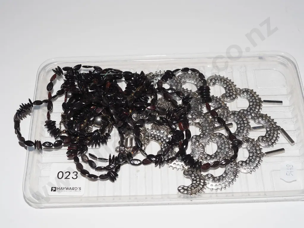 tray of costume jewellery Image 1++
