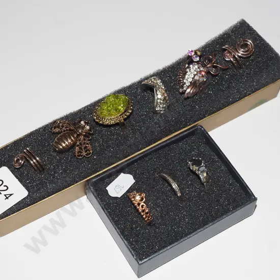 2x boxes of costume jewellery rings