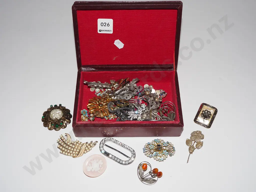 jewellery box and costume jewellery Image 1++