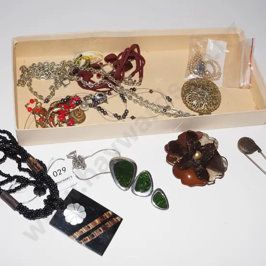 tray of costume jewellery