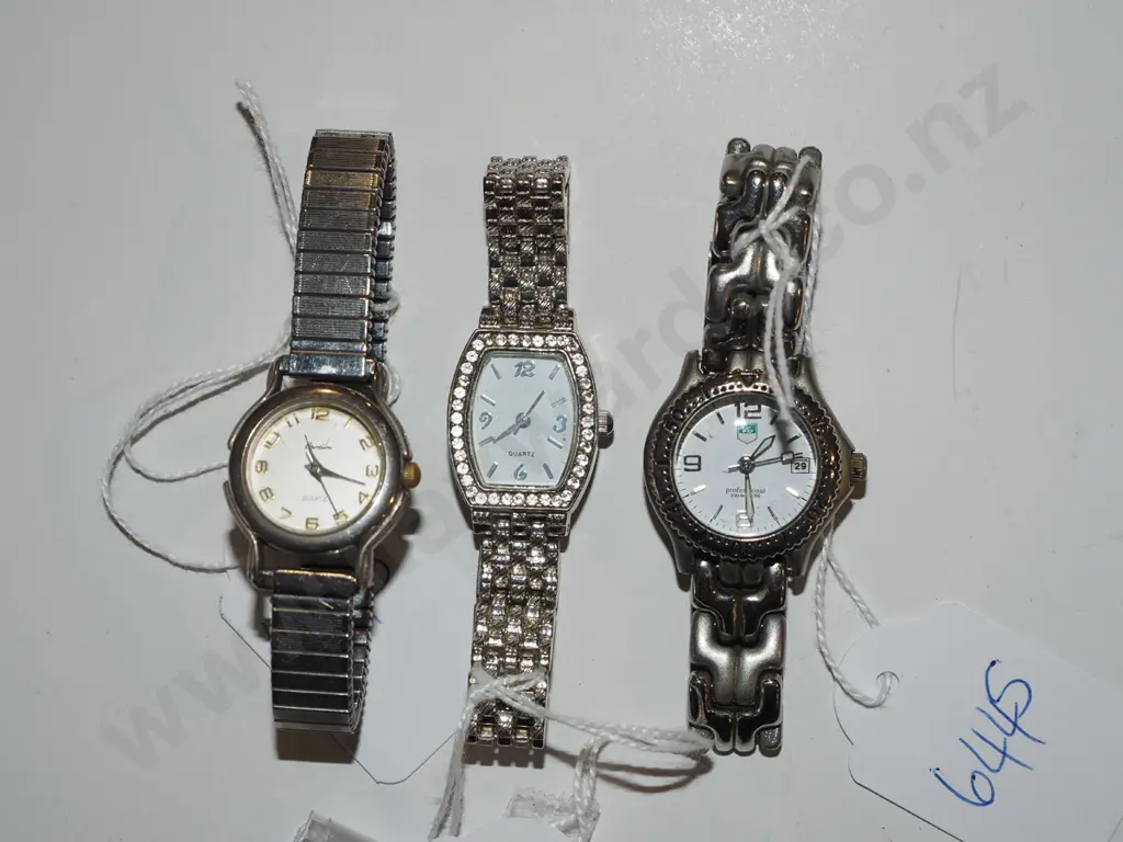 tray; 3x wristwatches Image 1++