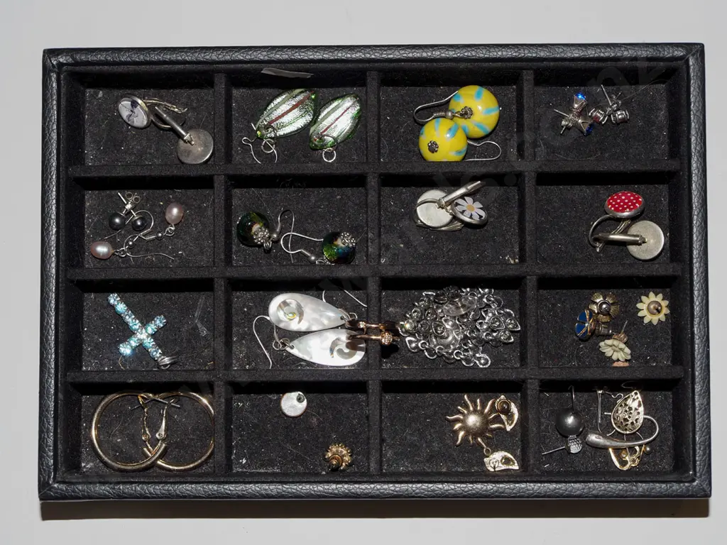 segmented box and costume jewellery Image 1++