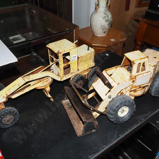 rusty restorer's Tonka grader and loader