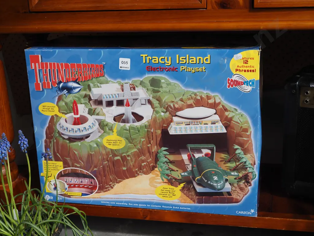 boxed Thunder Birds Tracy Island electronic play set Image 1++