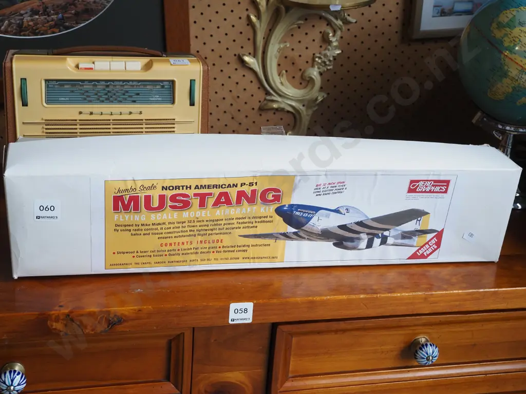 yet to be asssembled model of North American P-51 Mustang Image 1++