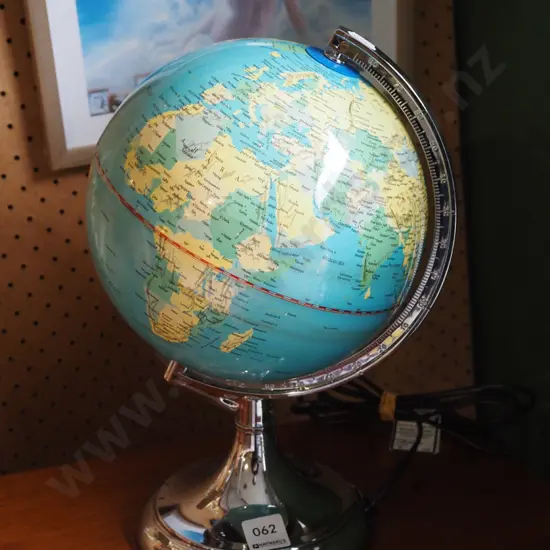 small illuminated globe H330