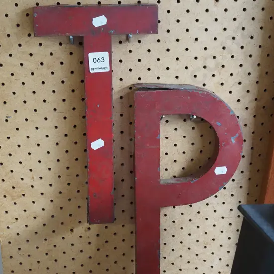 2x metal letters P T