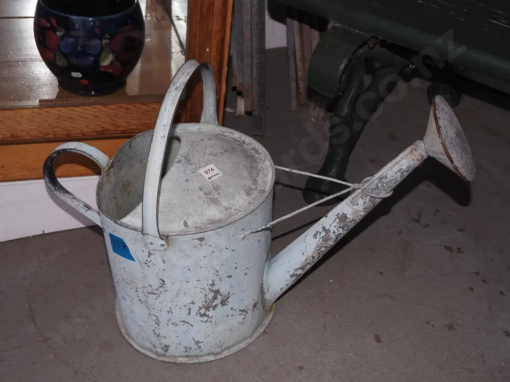 galvanised watering can Image 1++