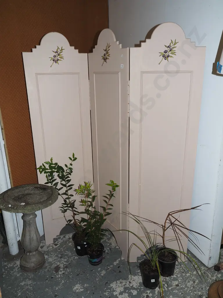 painted 3-fold wooden screen with applied olive branch decoration Image 1++